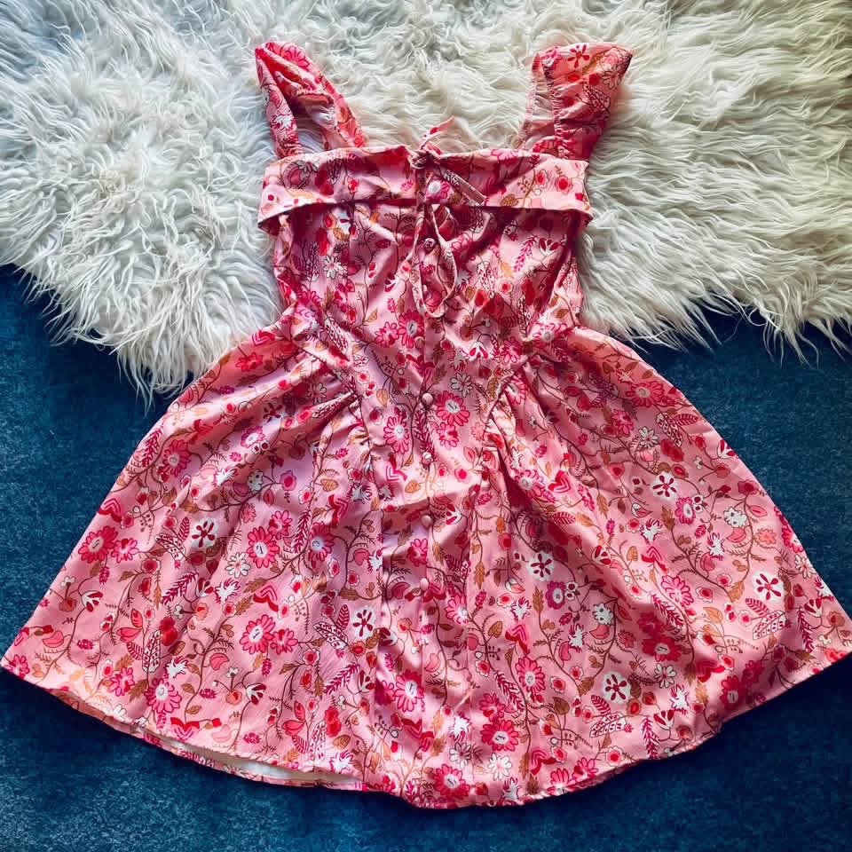 Robe fillette rose à fleurs volantées 3