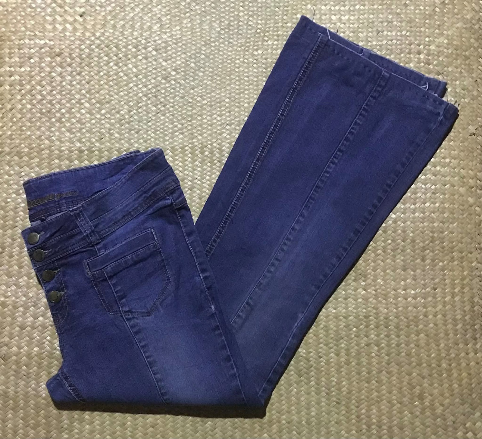 Top à carreaux rose et jean taille haute évasé 2