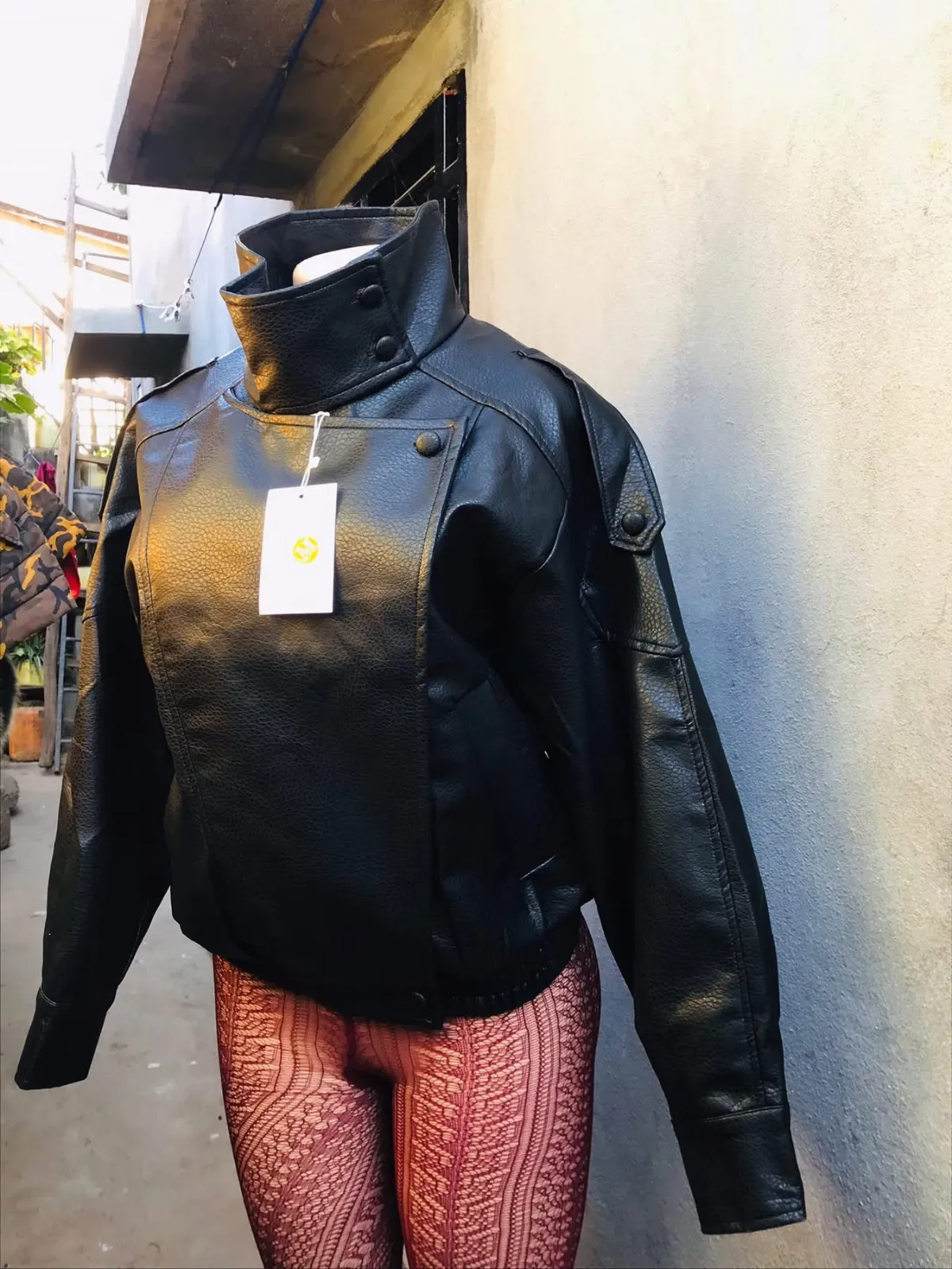 Veste en cuir noir col montant 3