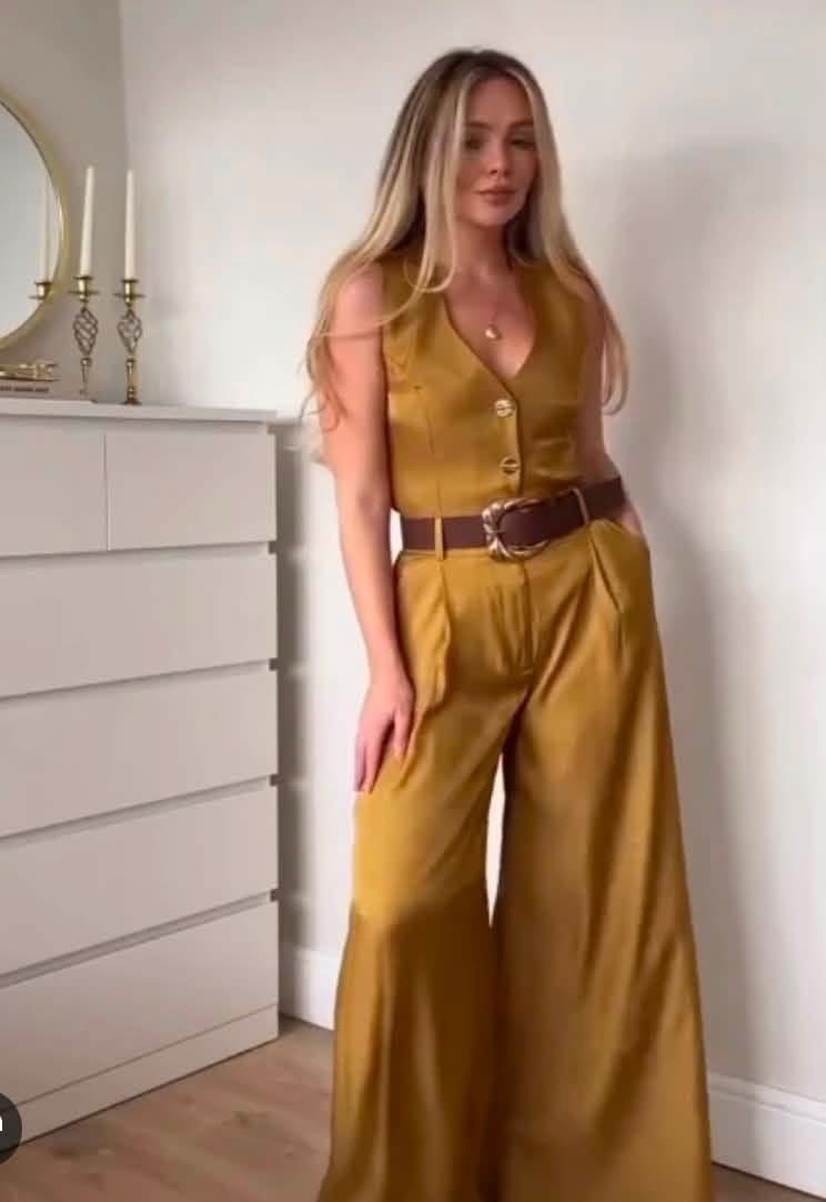 Combinaison pantalon large dorée avec ceinture