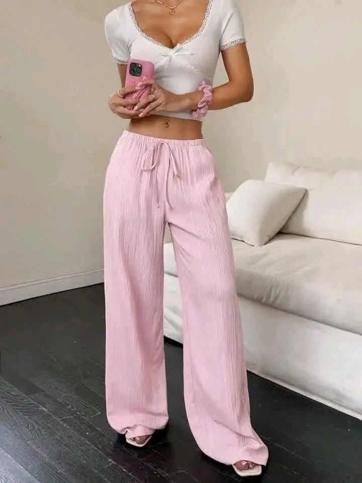 Pantalon large rose clair texturé 2