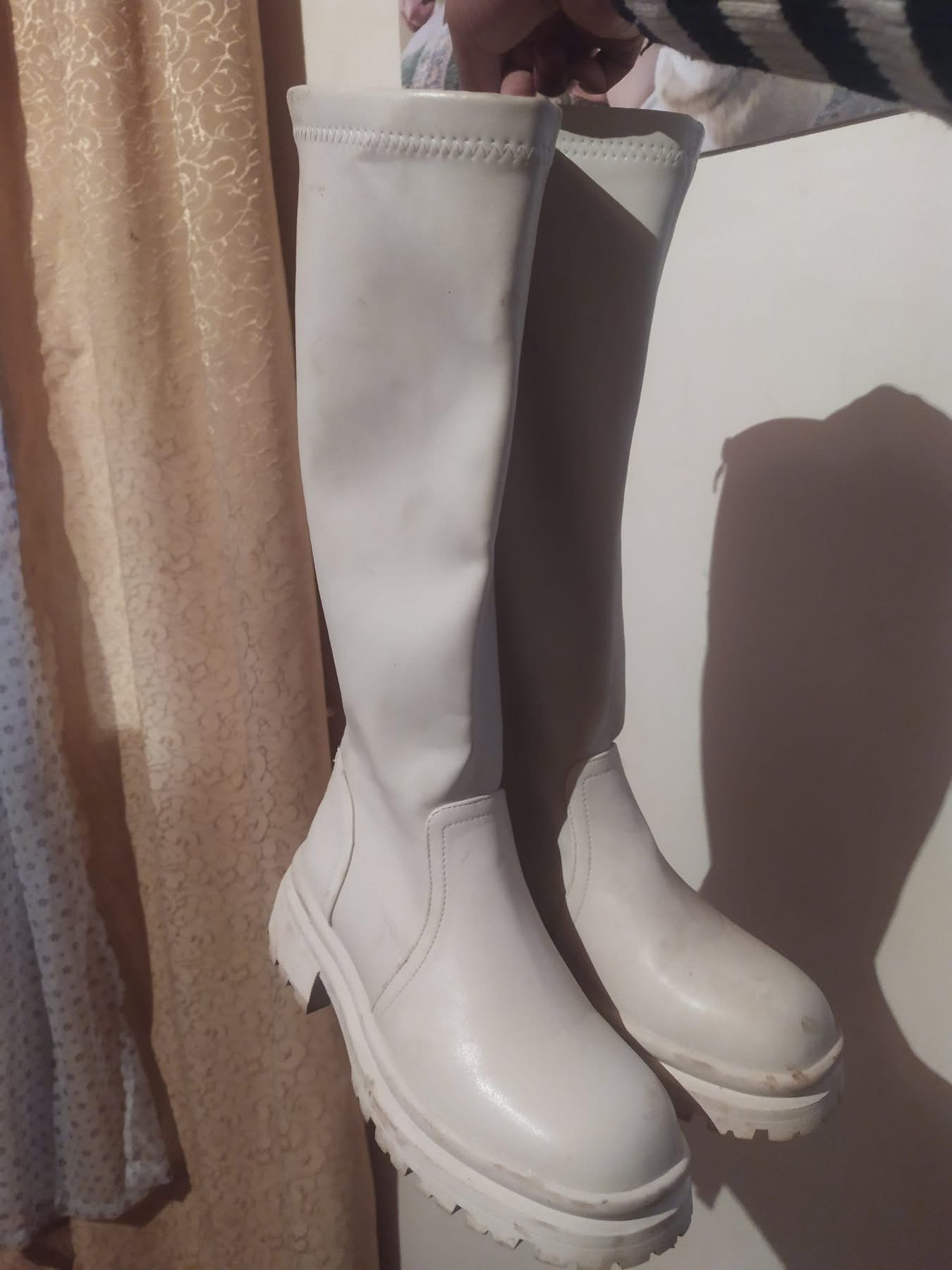 Bottes blanches montantes à fermeture éclair 3
