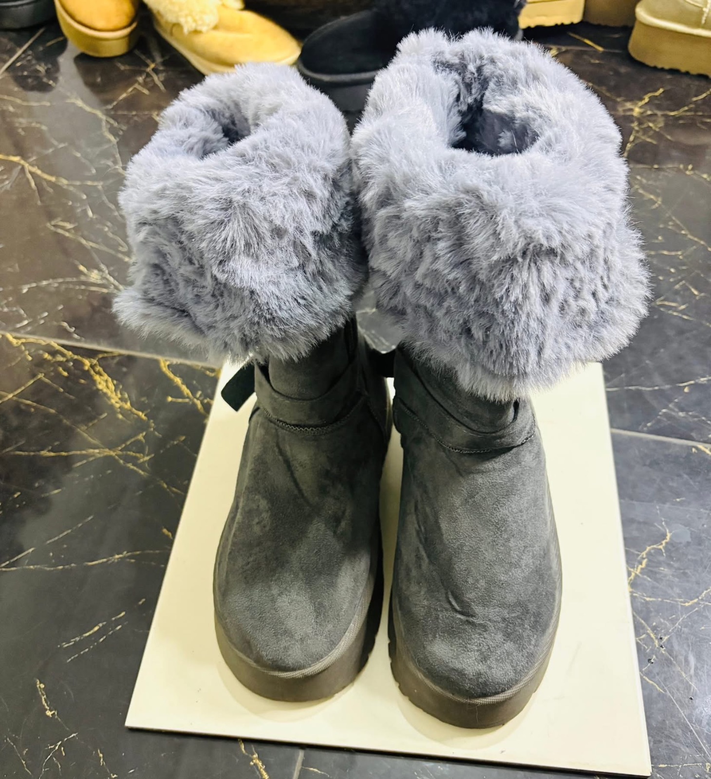 Bottes fourrure grise doublée 3