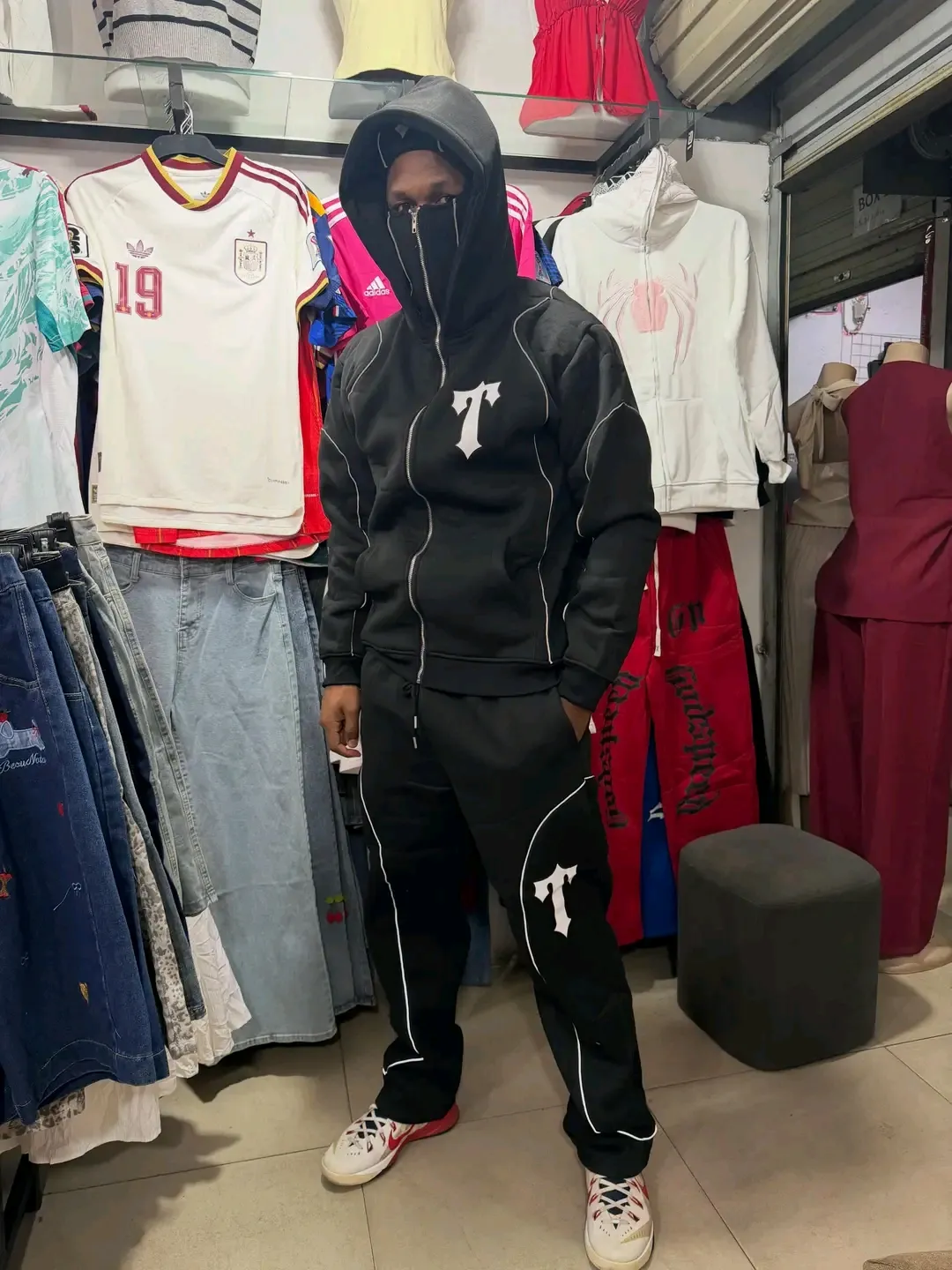 Ensemble jogging noir T logo