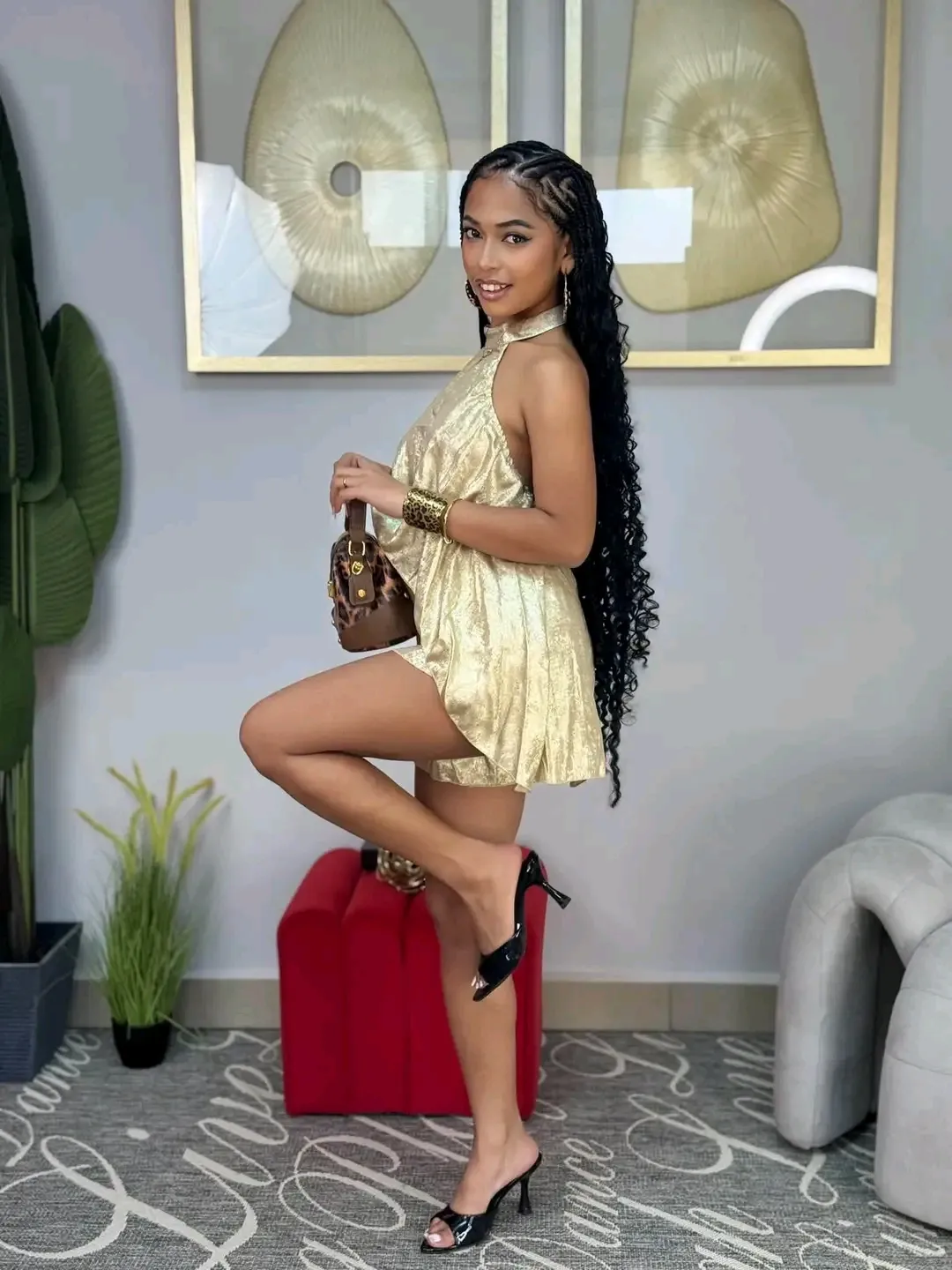 Robe courte plissée beige clair
