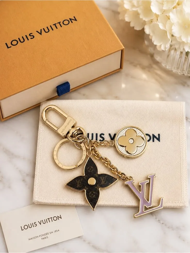 Louis Vuitton porte-clés charm bijoux 3