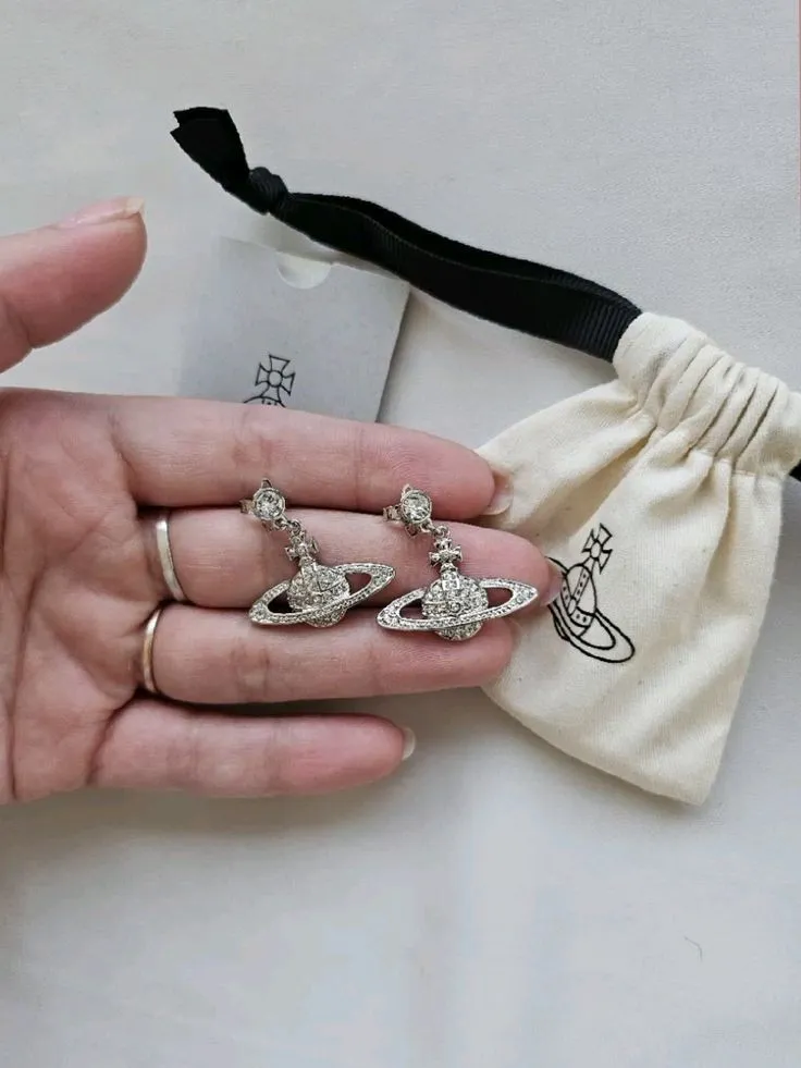 Boucles d'oreilles Vivienne Westwood pendantes 2