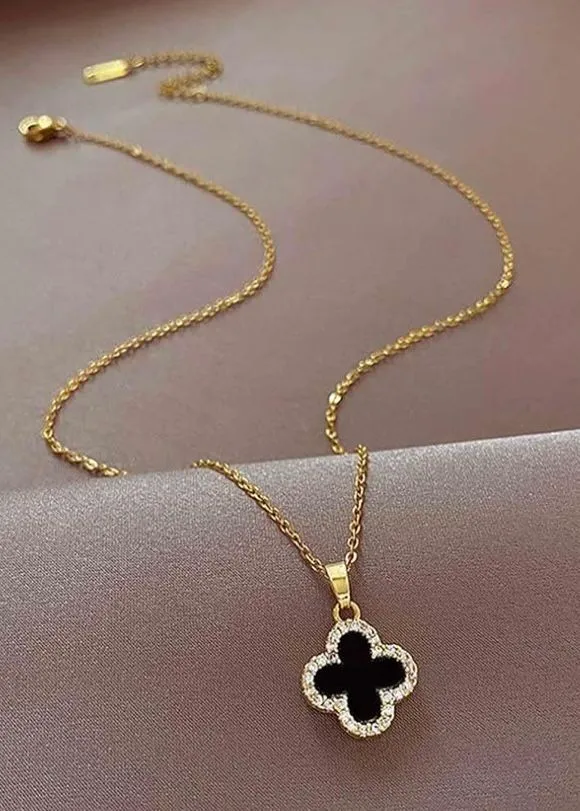 Collier pendentif trèfle noir doré 3