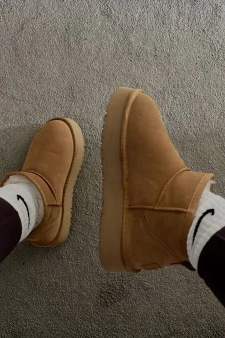Boots fourrées camel style UGG