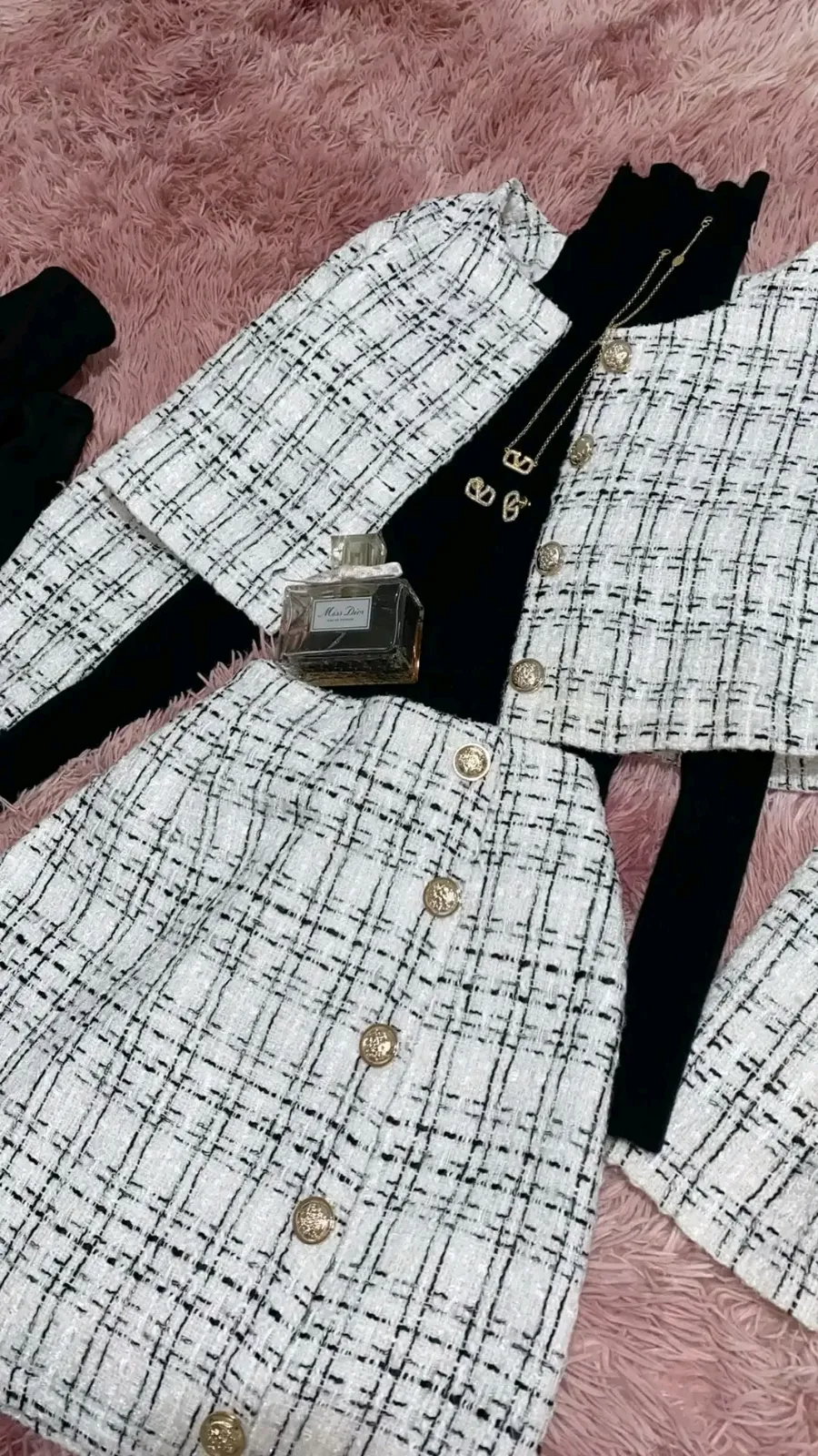 Robe à carreaux blanc noir boutons dorés