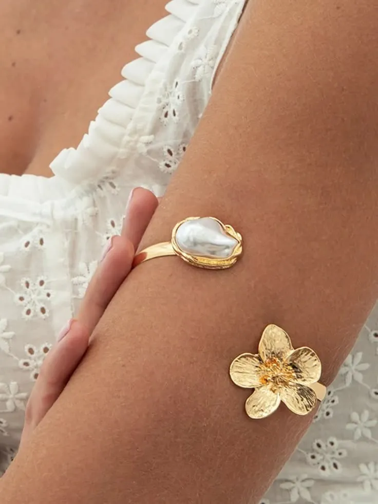 Bracelet fleur doré perle blanche 2