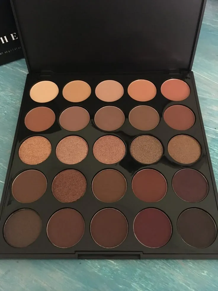 Palette 25 teintes fards à paupières marron