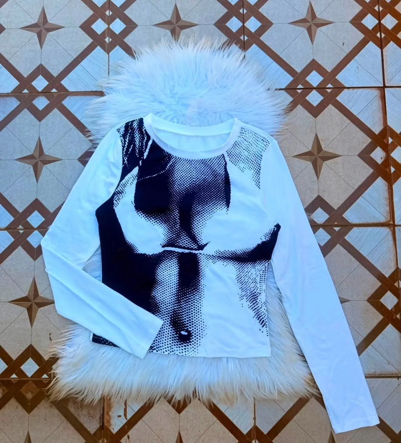 T-shirt blanc motif graphique noir 2