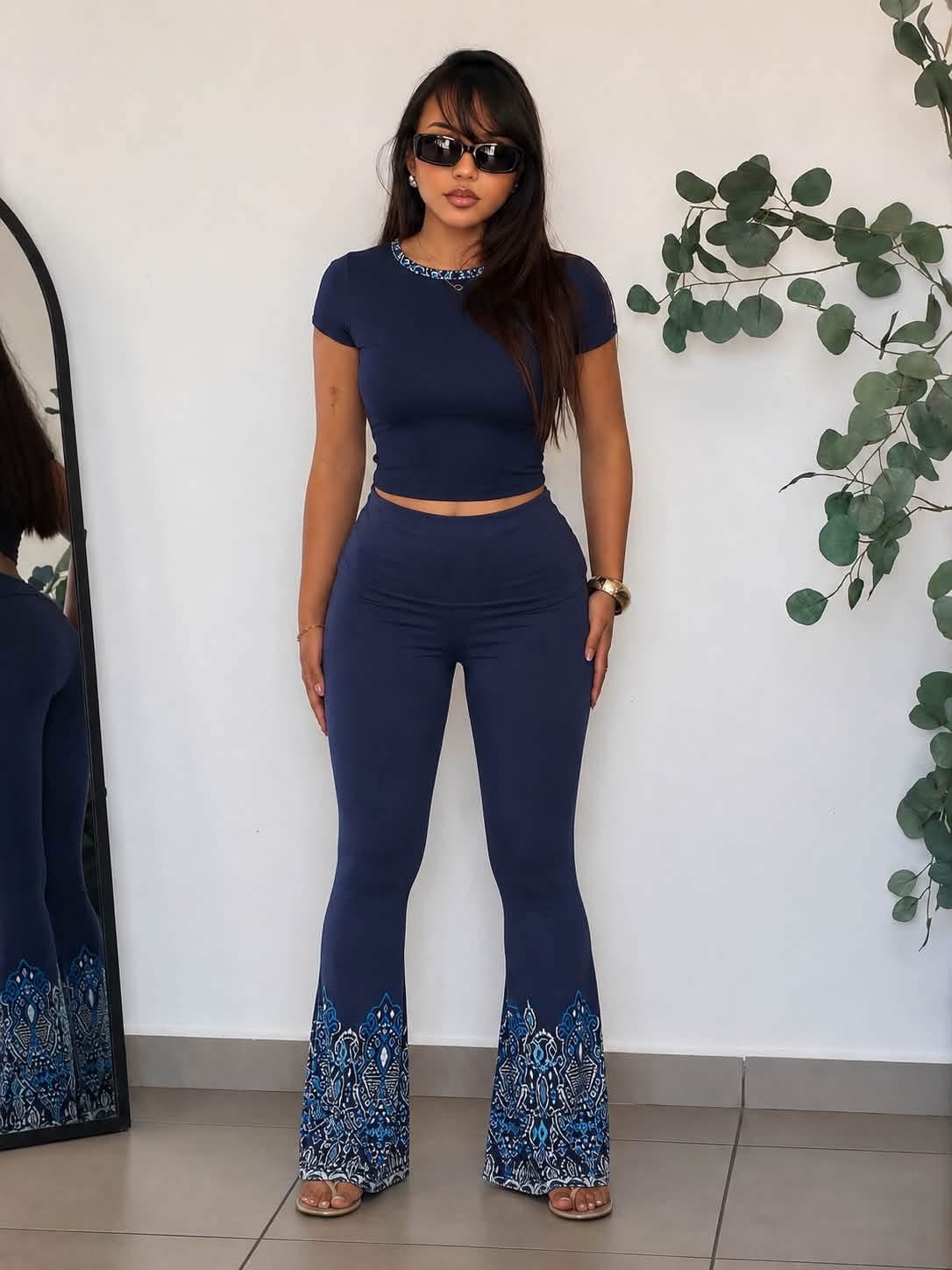 Ensemble crop top et pantalon flare bleu marine 3