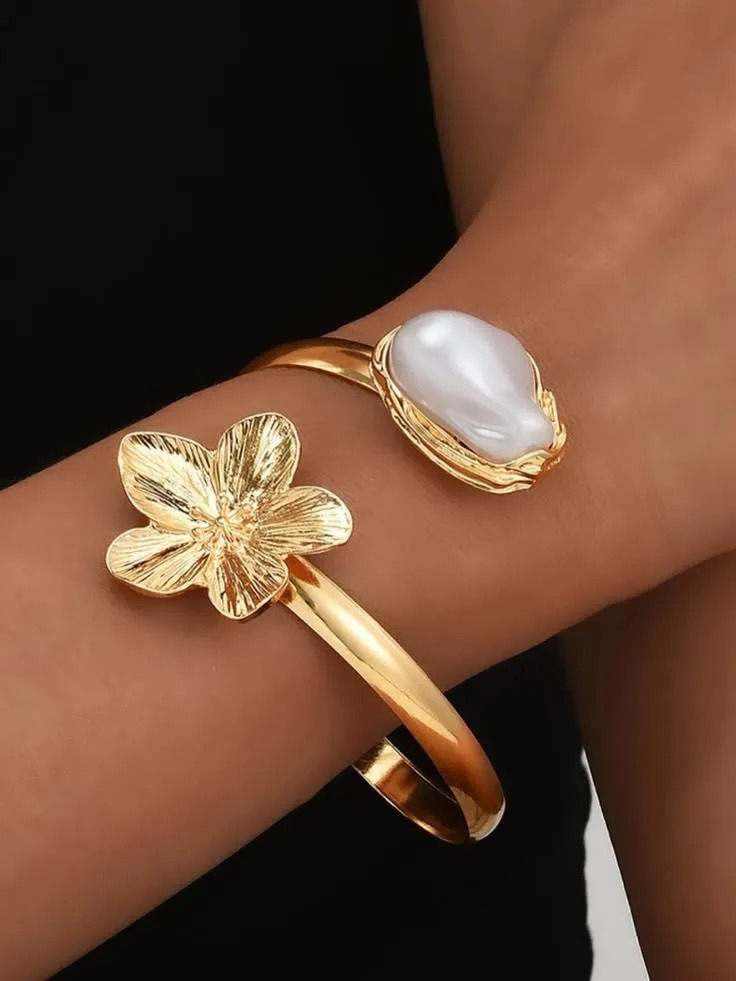 Bracelet fleur doré perle blanche 3
