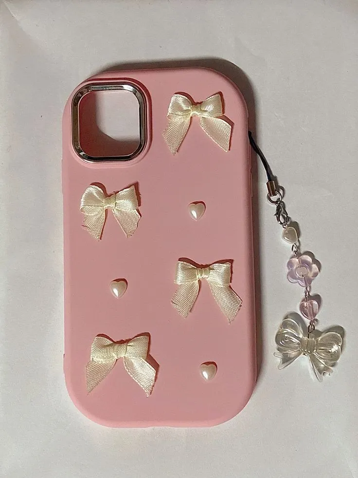 Coque iPhone rose avec nœuds et perles 2