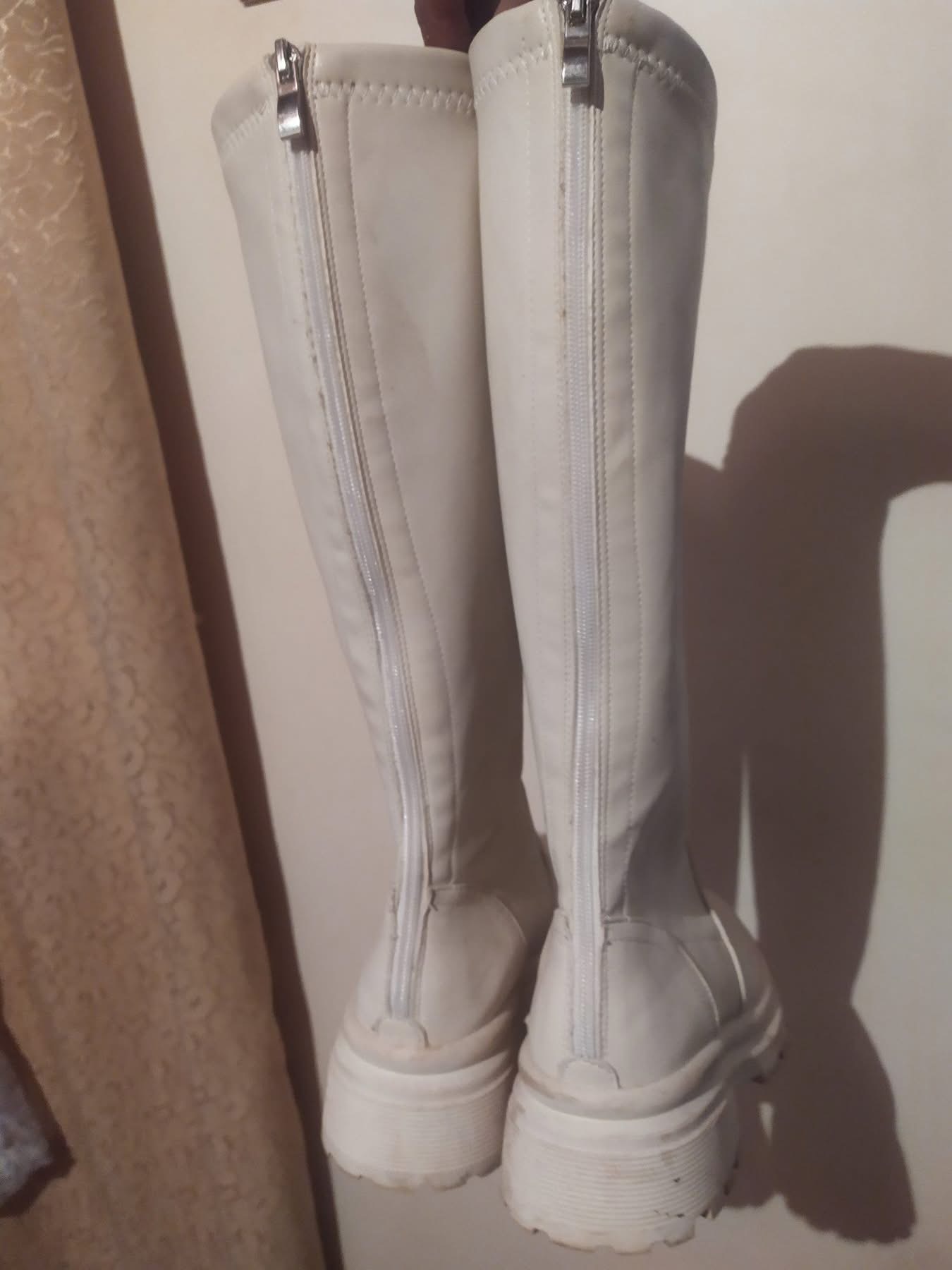 Bottes blanches montantes à fermeture éclair