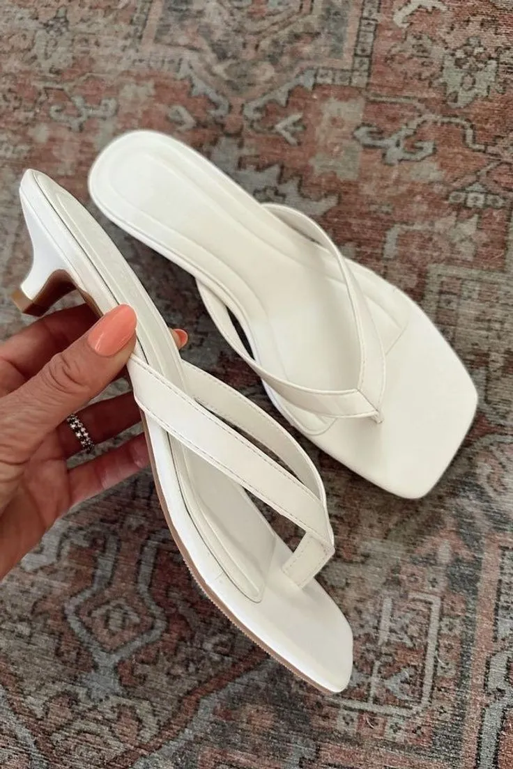 Sandales beige talon carré minimaliste 3