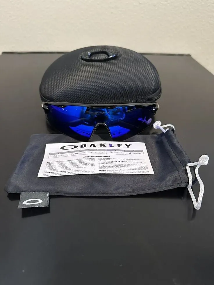 Lunettes de soleil Oakley verres bleus 2
