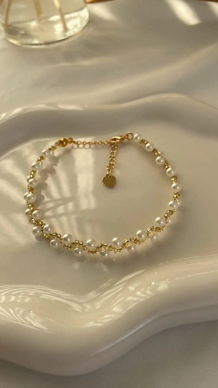 Bracelet perles blanches cœur doré 3