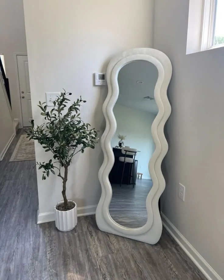 Miroir ondulé blanc forme asymétrique