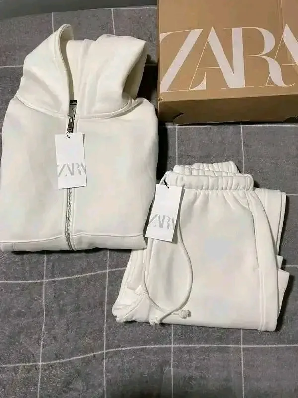 Survêtement blanc à capuche zippé 3