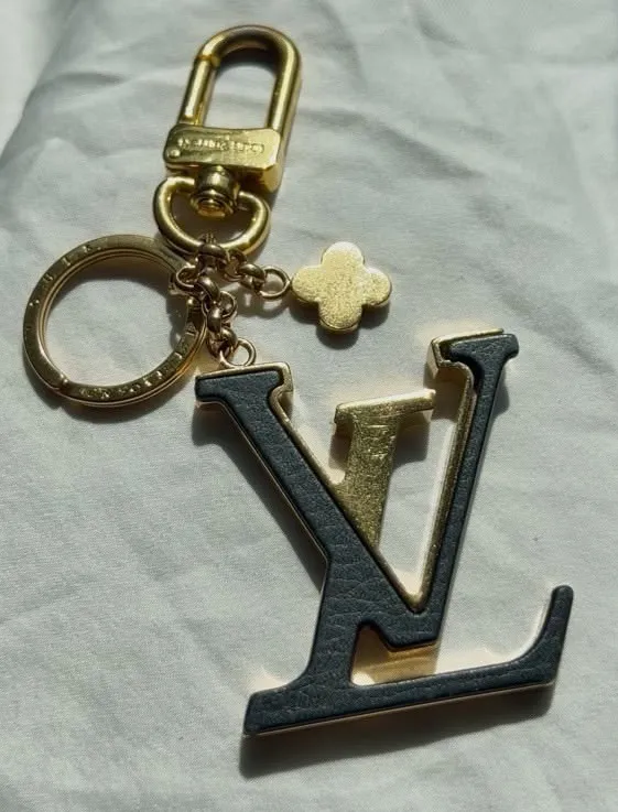 Louis Vuitton porte-clés charm bijoux 2