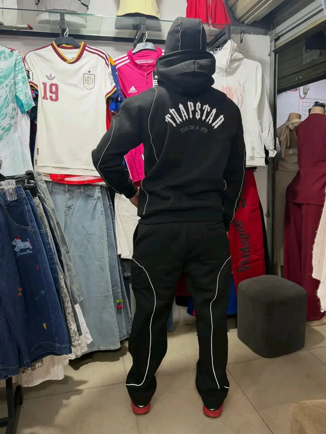 Ensemble jogging noir T logo 2
