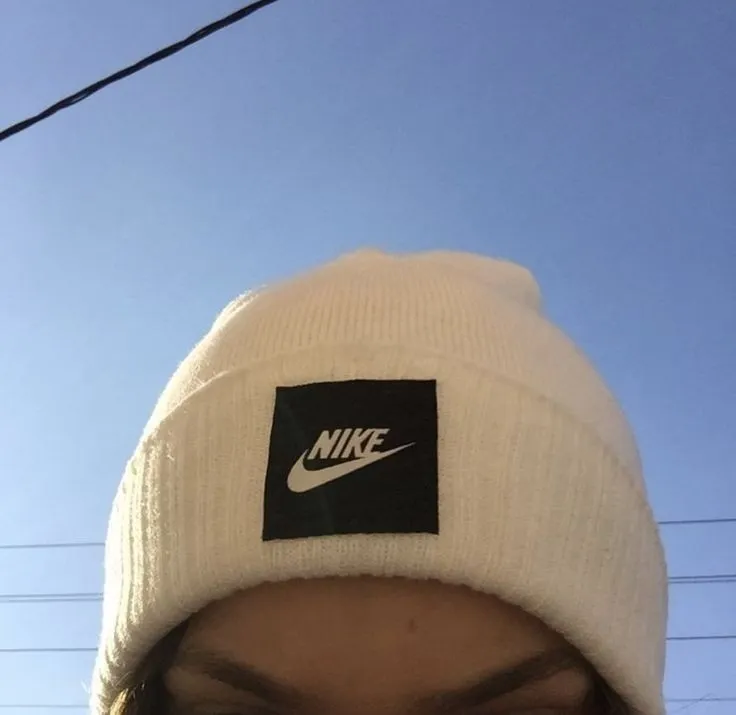 Bonnet Nike blanc logo noir