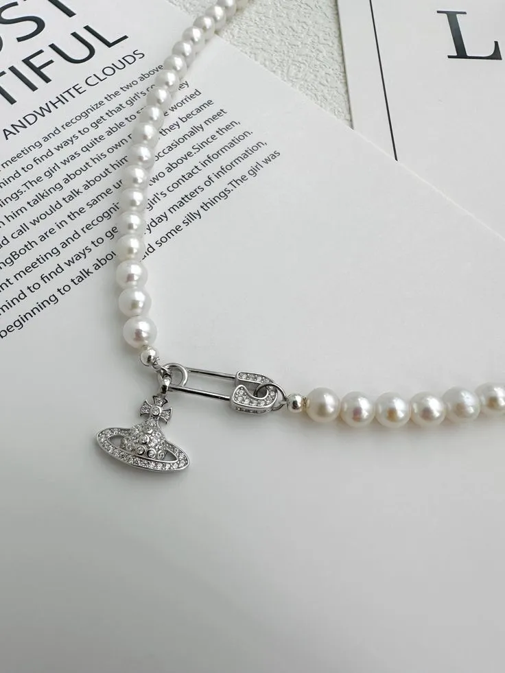 Collier perles avec pendentif strass 2