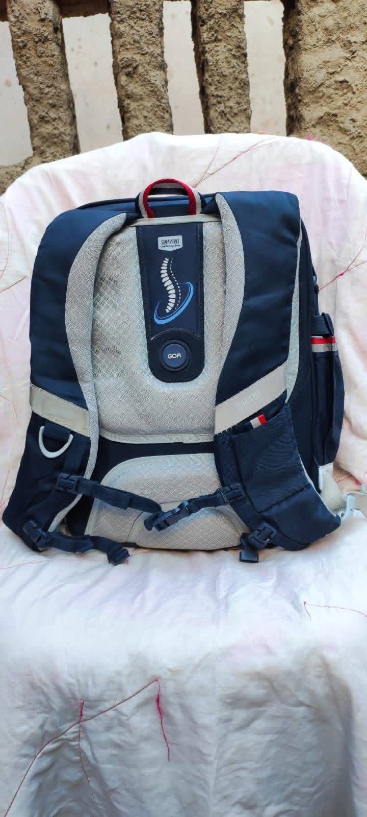 Sac à dos bleu marine avec compartiments 2
