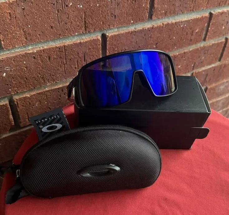 Lunettes de soleil Oakley verres bleus