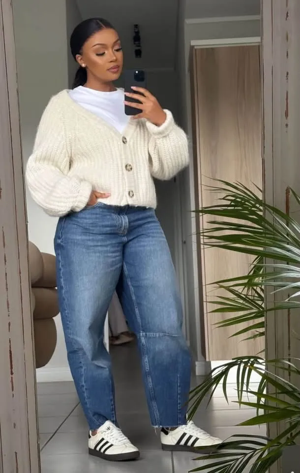 Cardigan blanc boutons bois fourrure 2