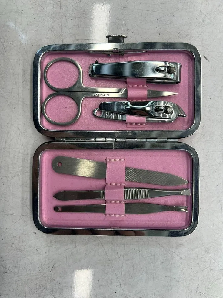 Set manucure 12 pièces étui noir 2