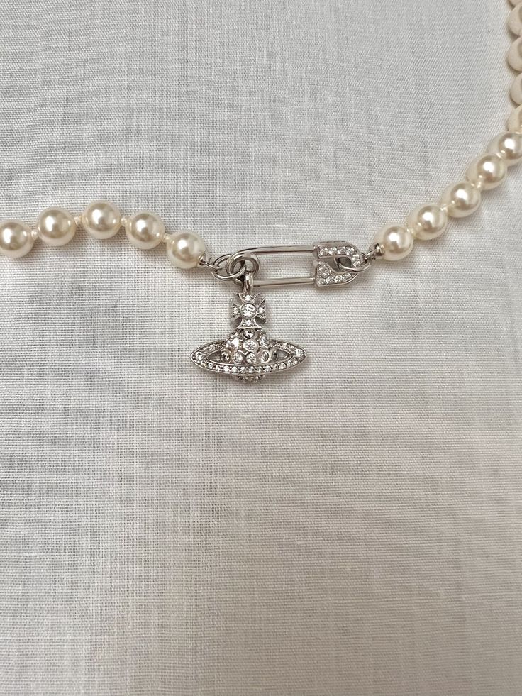 Collier perles avec pendentif strass