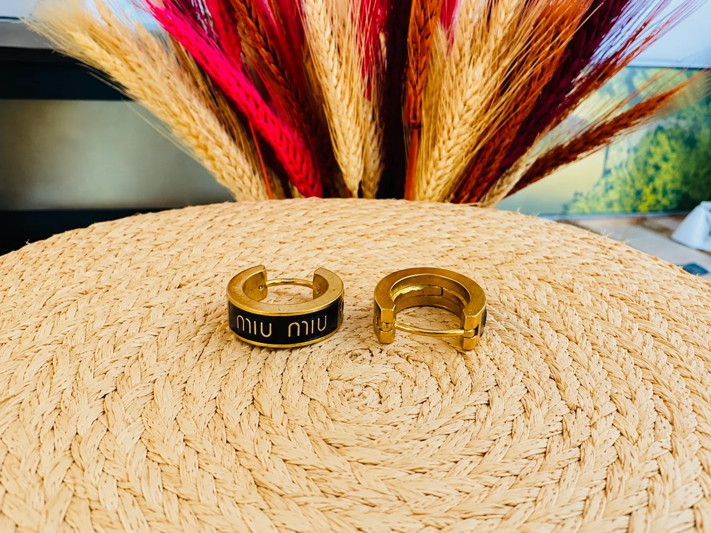 Bagues Miu Miu dorées noires 3