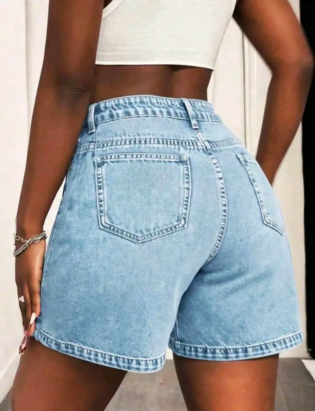 Short en jean bleu clair taille haute