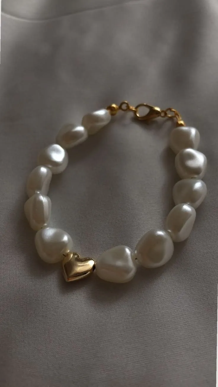 Bracelet perles blanches cœur doré