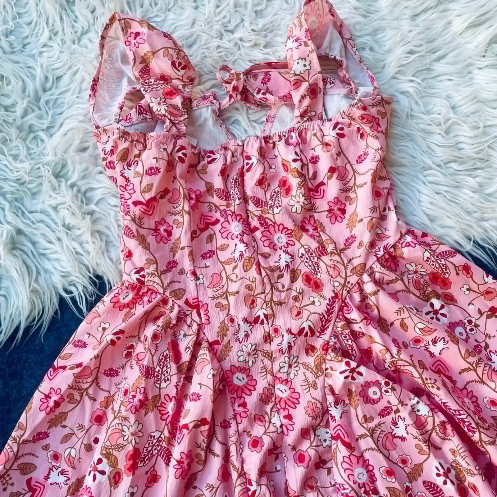 Robe fillette rose à fleurs volantées 2