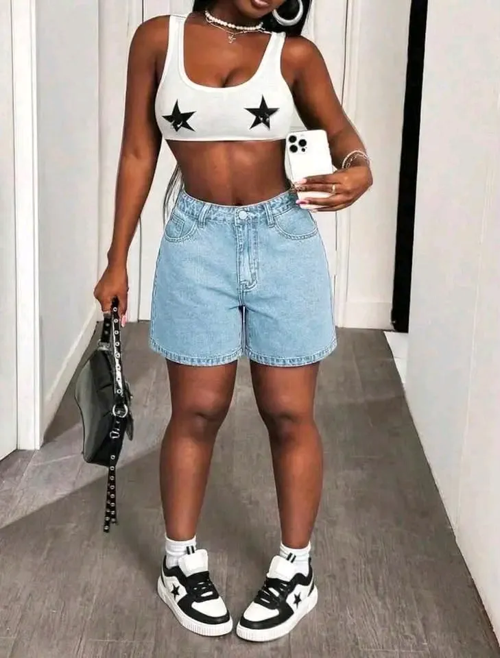 Short en jean bleu clair taille haute 2
