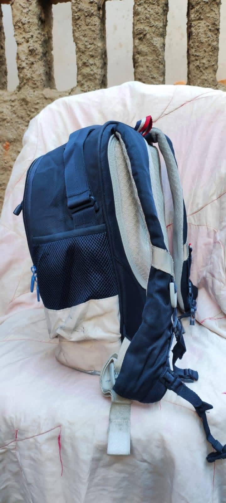 Sac à dos bleu marine avec compartiments