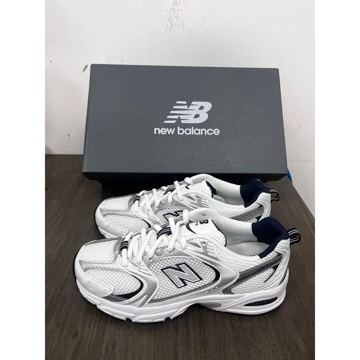 Baskets New Balance blanches noires 2