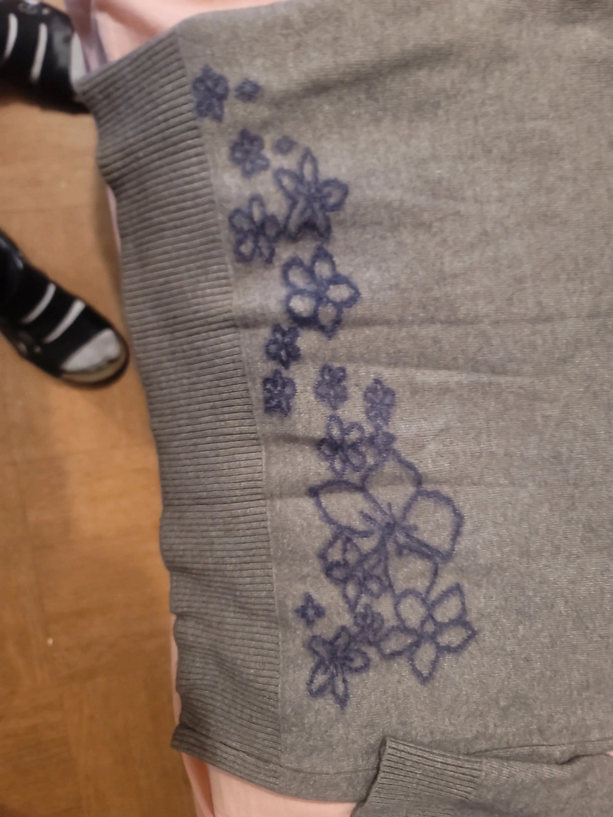 Pull gris col montant brodé fleurs violettes & strass – taille L / 40 / 12 5