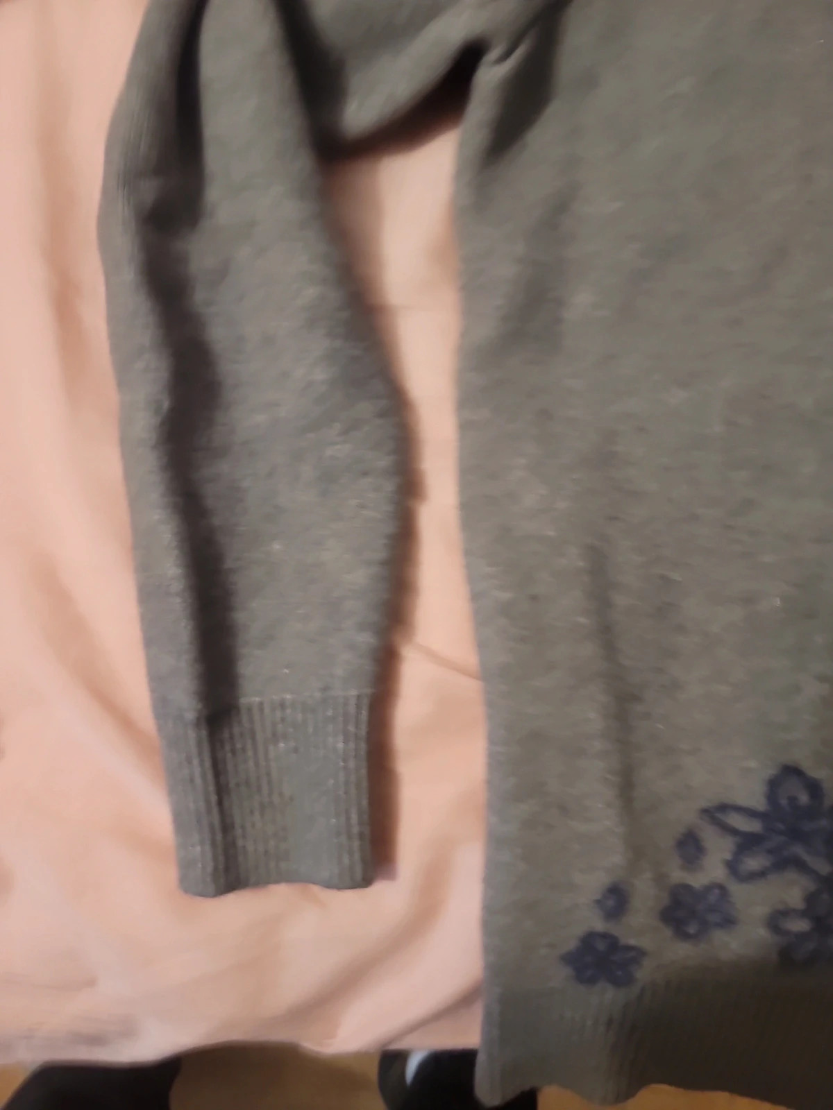 Pull gris col montant brodé fleurs violettes & strass – taille L / 40 / 12 4