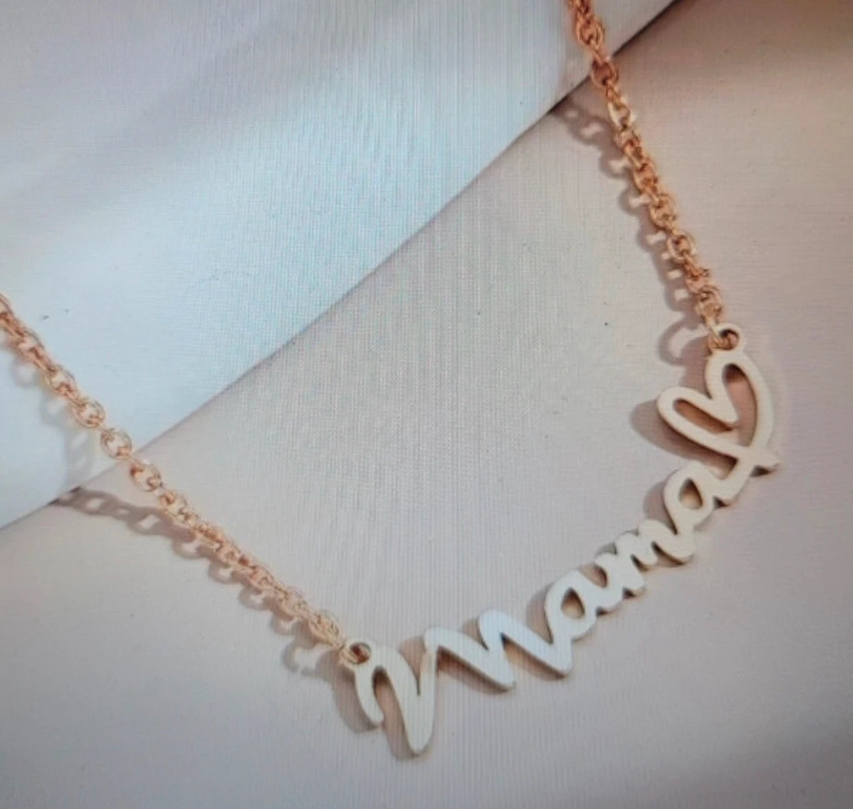 Collier doré "Mama" avec cœur 3