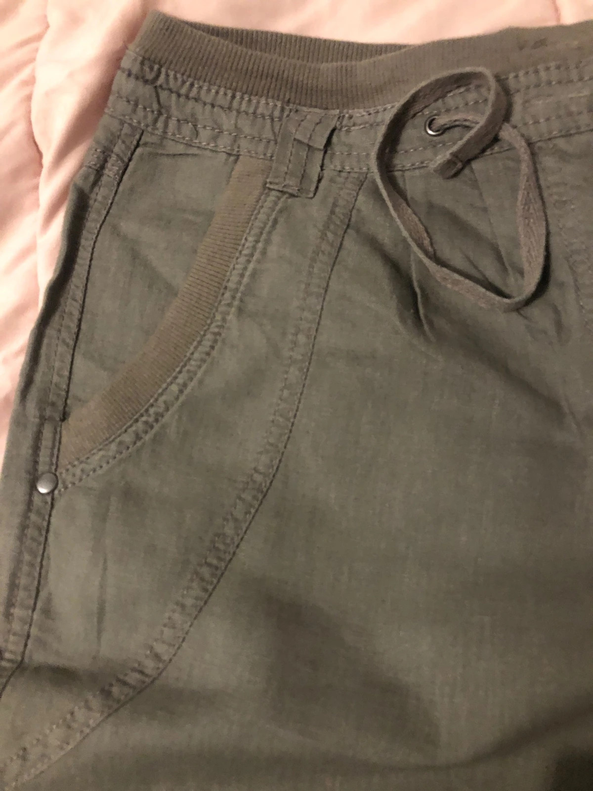 Pantacourt Femme Vert Olive Style Cargo/Décontracté – Yessica – taille M / 38 / 10 3