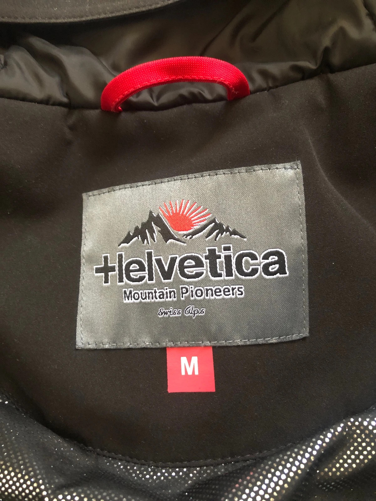 Doudoune / Parka Helvetica noire avec lunettes intégrées à la capuche – Helvetica – taille M 4