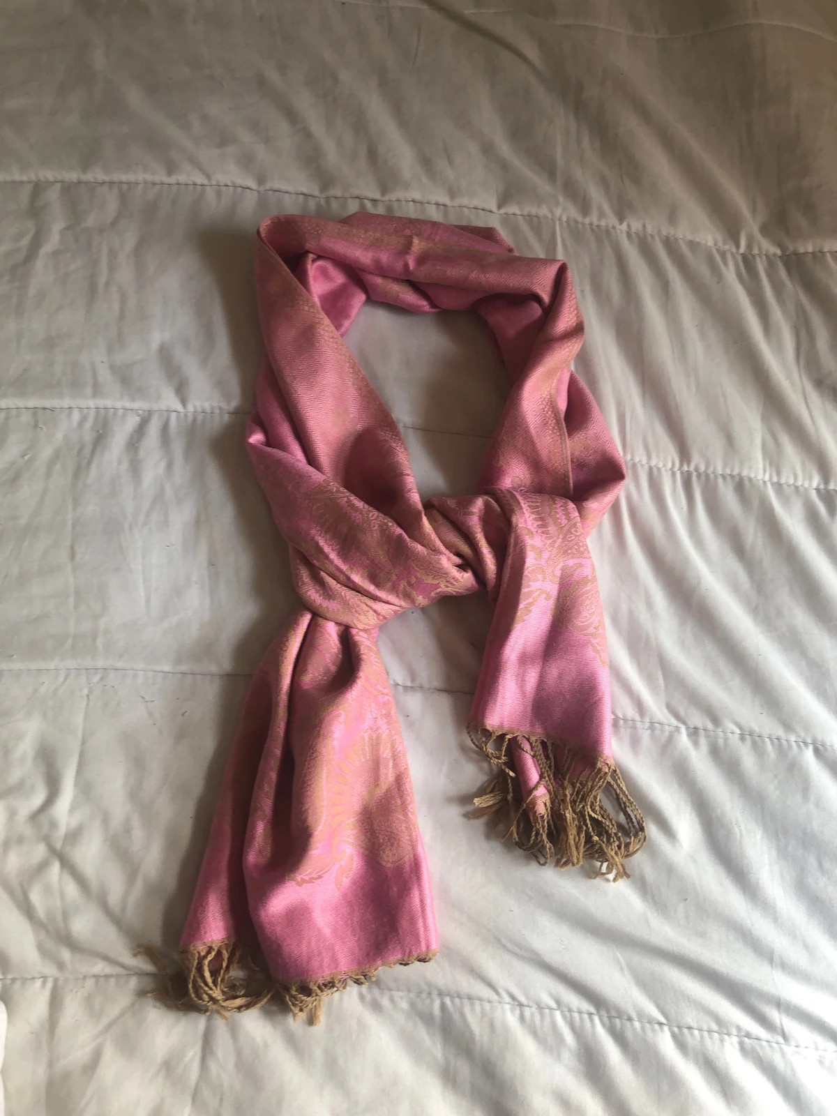 Grand châle / Écharpe style Pashmina – Rose satiné & motifs dorés. – Pashmina 2