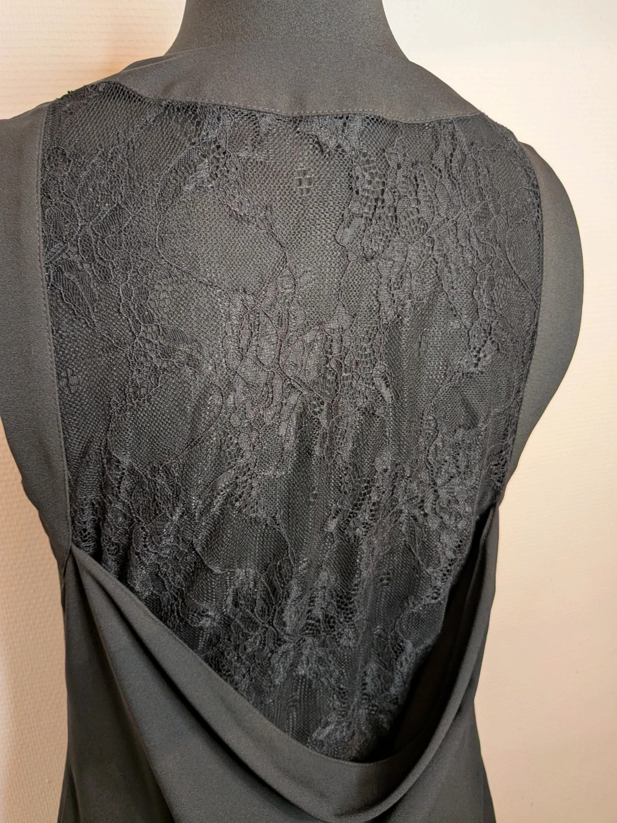 Robe élégante – Sinéquanone – taille L / 40 / 12 5