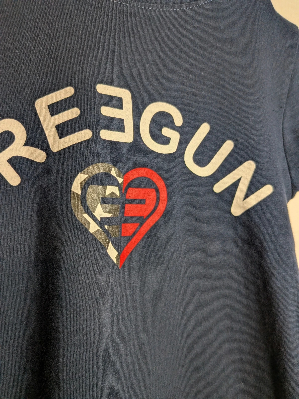 T-shirt – Freegun – taille 8 ans / 128 cm 2